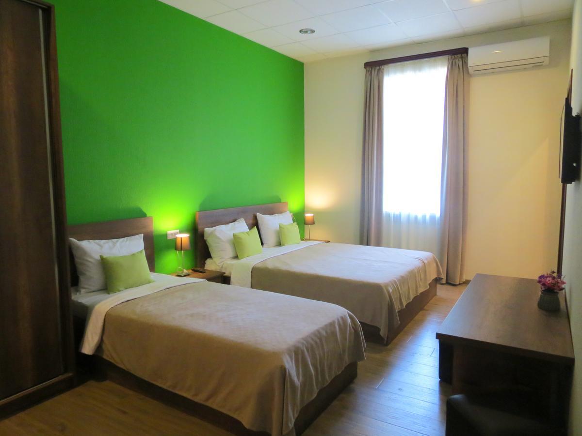 Your Home Hotel Tiflis Exterior foto